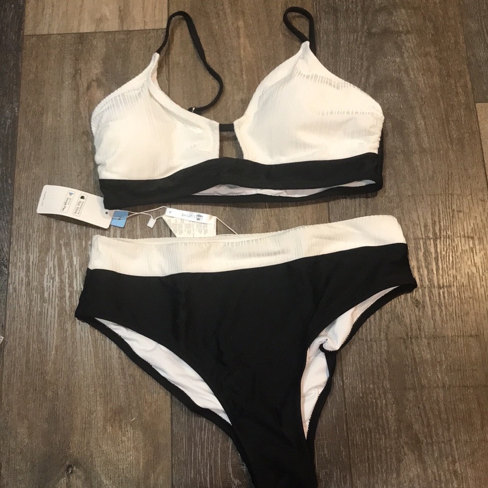 New Cupshe Black and White 2 Piece swimsuit, Elegant